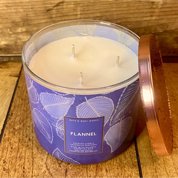 BBW Flannel Scent 3 Wick Candle 14.5oz - Picture 2 of 3